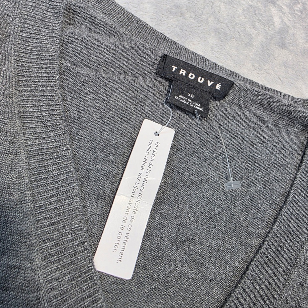 Trouve Women XS Grey Layered Mixed Media V-Neck Sweater Blue Striped Sleeves NWT - Picture 3 of 7